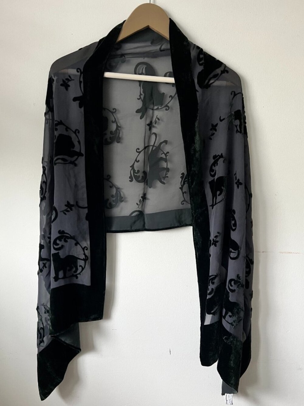 Ferragamo Black Silk Velvet Jungle Cat Panther Motif Stole Shawl Scarf